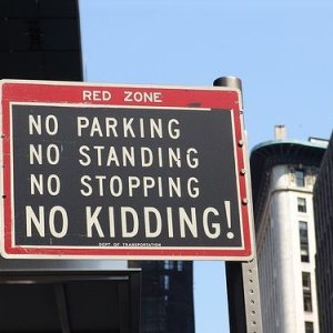 fb333e15cfc060bd00dbeca2232bee1c--no-parking-signs-traffic-sign.jpg